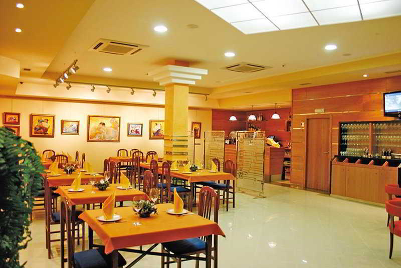 كاربايينو Aparthotel Arenteiro المطعم الصورة